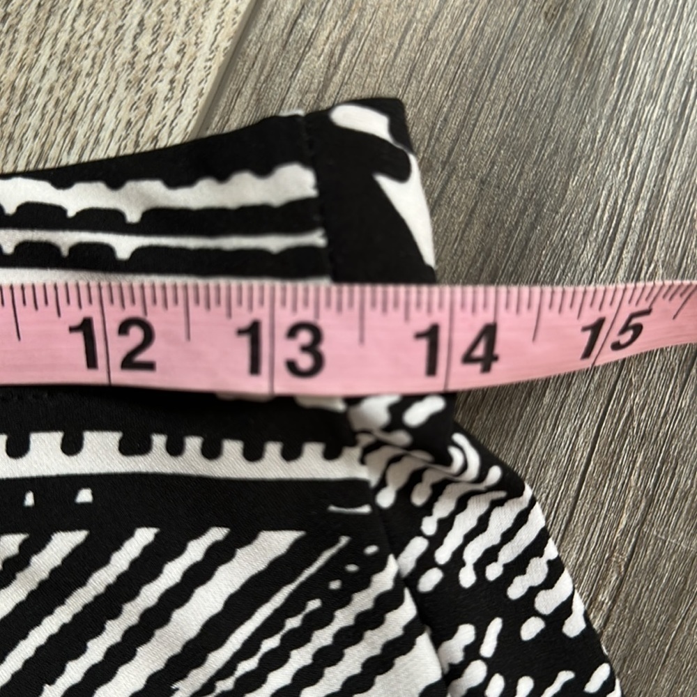 Chicos skirt size 0 or size small black and white patterned - Picture 4 of 9